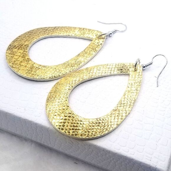 3/20❤Tear drop faux leather Dangle Hook earrings. - Picture 1 of 3
